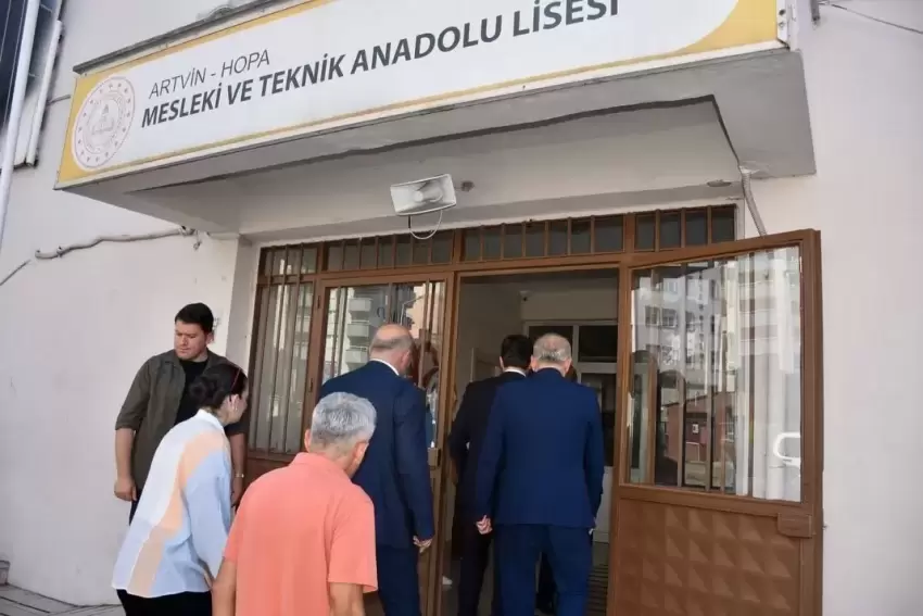 Artvin Hopada Kaymakam Karakayadan okullara inceleme