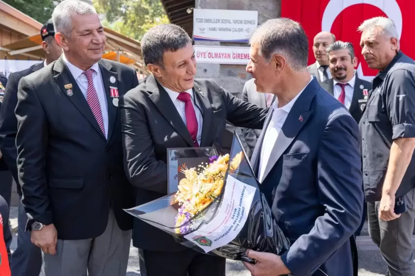İzmirde Başkan Tugay, şehit aileleri ve gazilerle buluştu