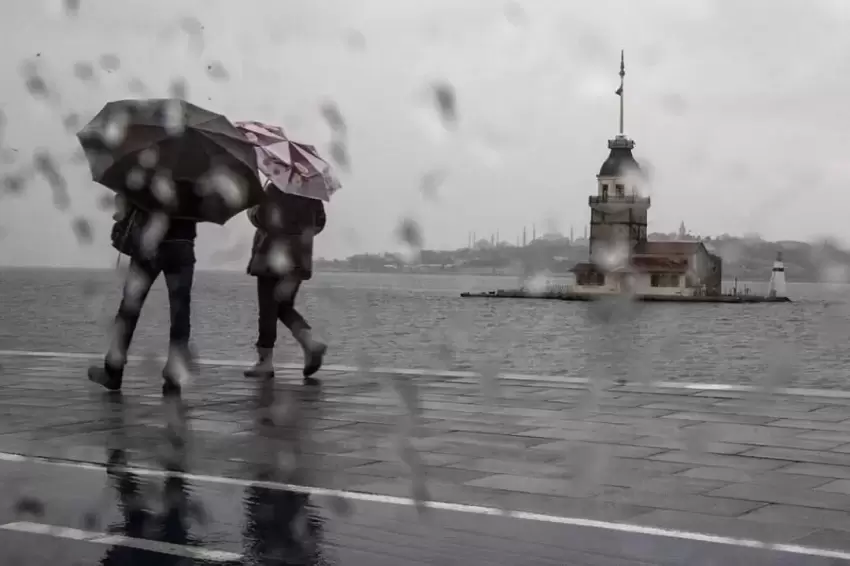 İstanbul Valiliği uyardı... Yağışlı sistem geliyor, sıcaklıklar 4 ila 6 derece düşecek