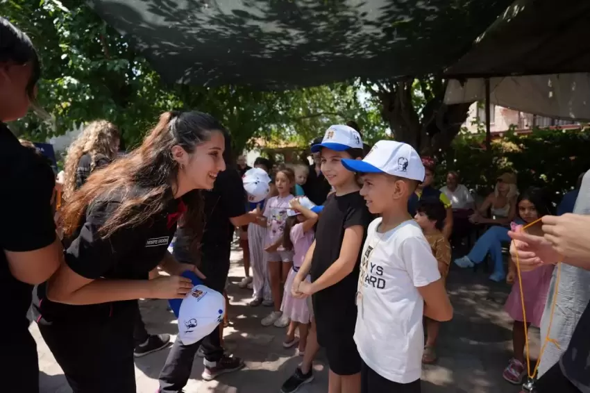Muğla Büyükşehir yangından etkilenen çocukların yanında