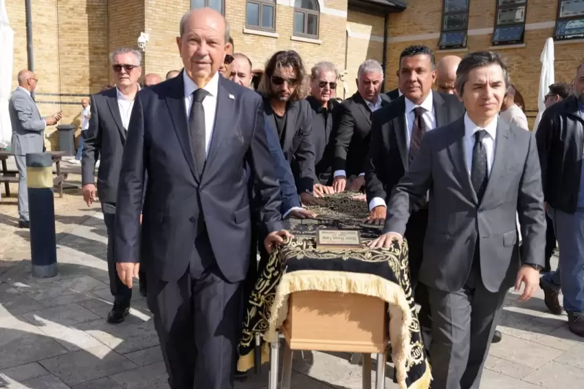 KKTC 5. Cumhurbaşkanı Ersin Tatar, yeğenini Londrada son yolculuğuna uğurladı