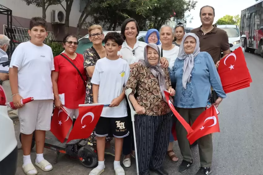 Karabağlar 30 Ağustosta Türk bayraklarıyla donatıldı
