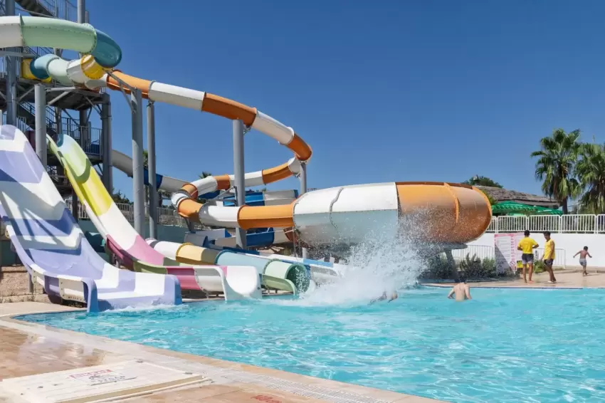 İzmir Büyükşehirden gençlere aquapark keyfi