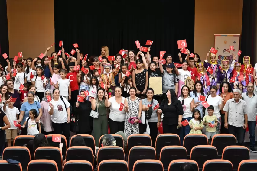 Mersinde çocuklar Büyük Zaferi sanatla kutladı