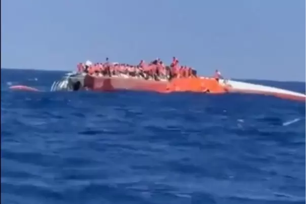 Girne açıklarında yolcu gemisi alabora oldu 279 kişi kurtarılmayı bekliyor