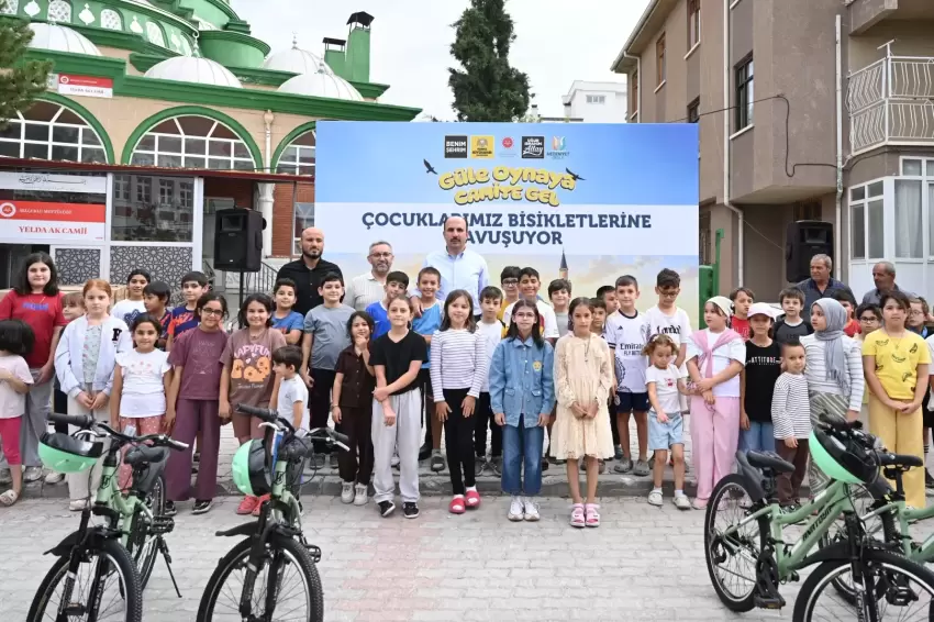 Konyada çocuklar bisikletlerine güle oynaya kavuşuyor