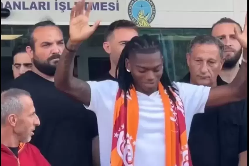 Galatasaray, Rafael Leão transferini resmen duyurdu