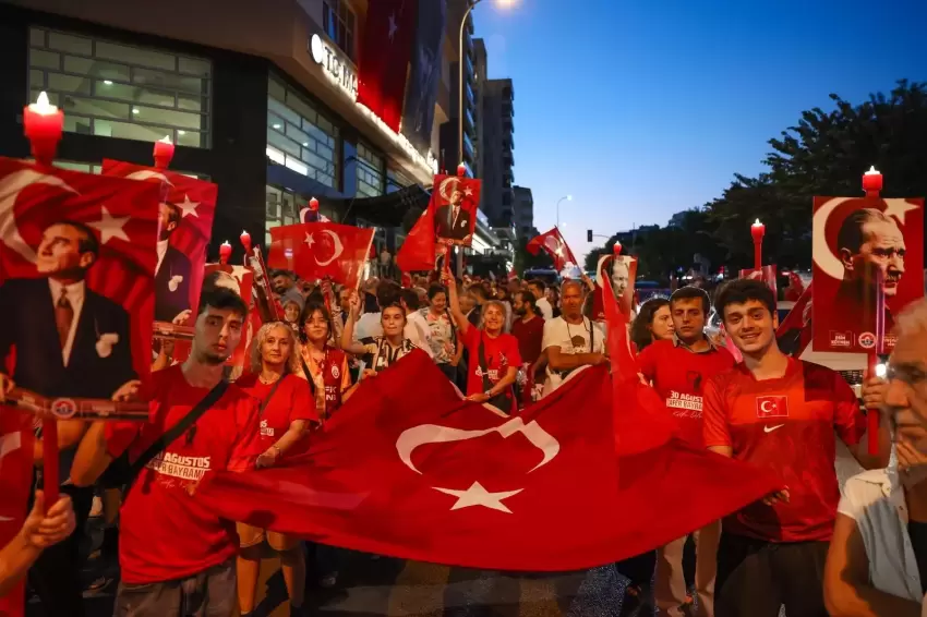 İstanbul Maltepede binlerce kişi Zafer Yürüyüşünde buluştu