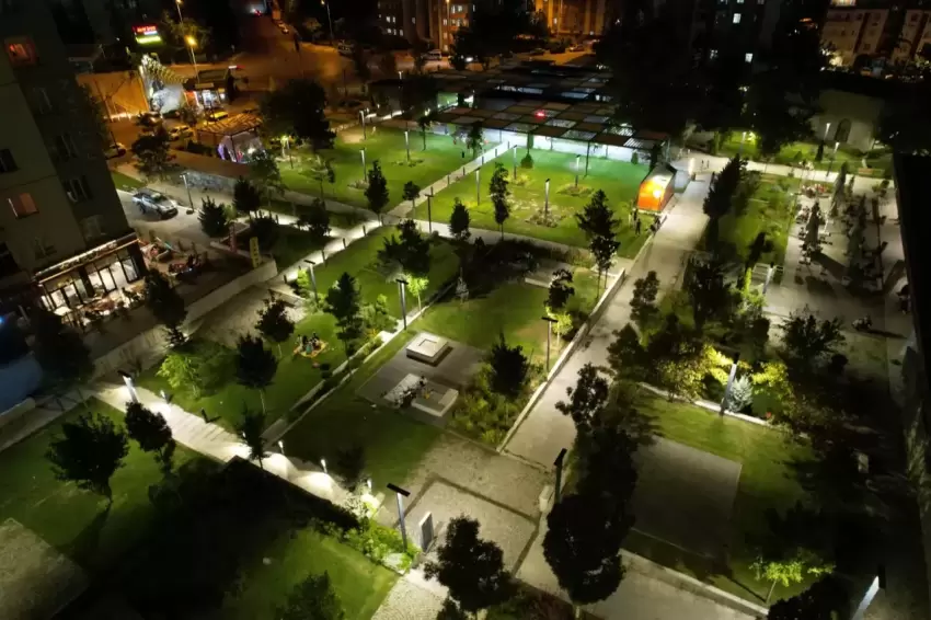 Kayseri Talasta Mevlana Meydanı ışıl ışıl