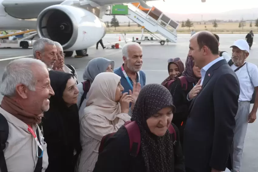 Vefa Umresinde ilk kafile Konyaya döndü