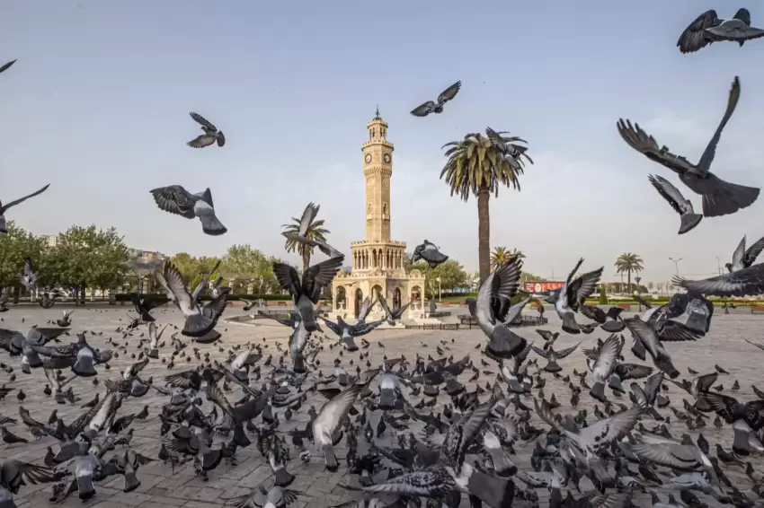 İzmir Saat Kulesi 125 yıldır zamana tanıklık ediyor