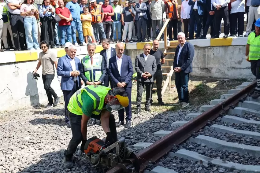 Sakaryayı ikiye ayıran raylar yer altına alınıyor