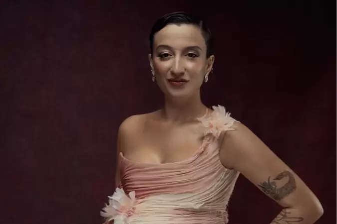 Melike Şahinden yeni tekli Ölmem Ölemem
