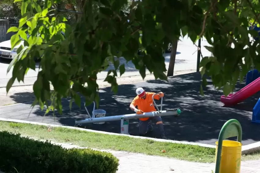 Bursada Osmangazide parklara yeni soluk