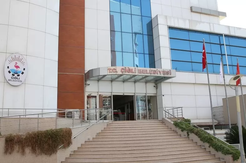 Çiğlide belediyeden sonra Akvaryum Kafeye silahlı saldırı