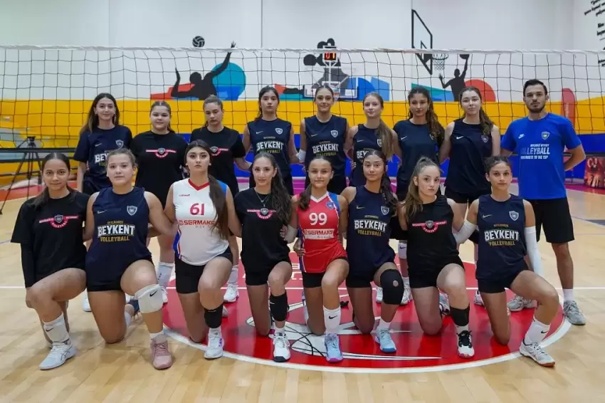 Beylikdüzünde genç voleybolcular ter döktü