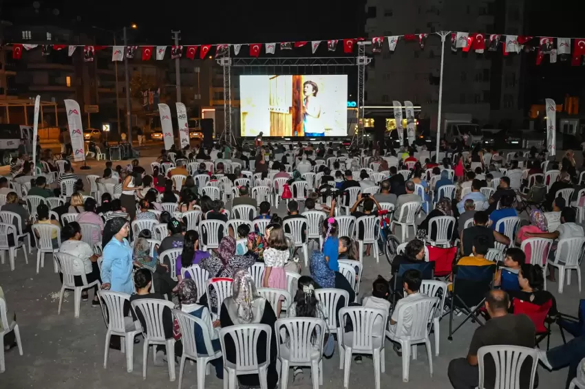 Mersin Tarsusta açık hava sinema keyfi