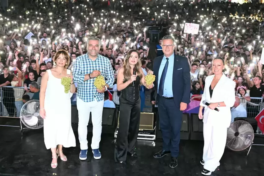Manisada Alaşehirin kurtuluşunda Merve Özbey coşkusu