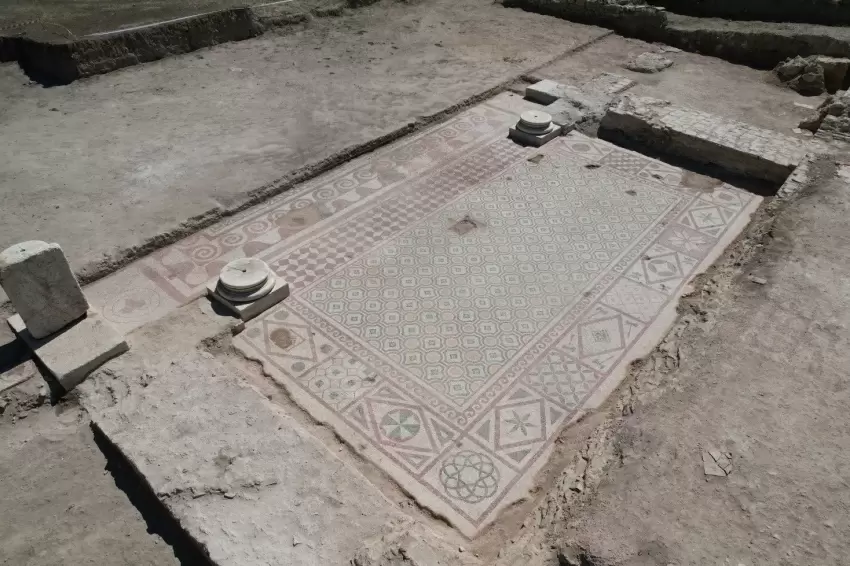 Pompeiopoliste 105 metrekarelik mozaik bulundu