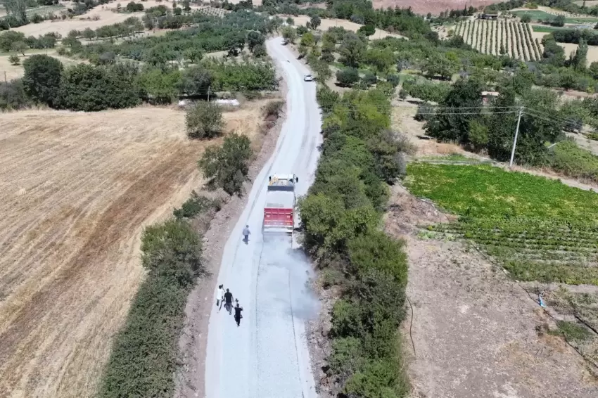 Manisada 1999da açılan yol 27 yıl sonra asfaltla buluştu