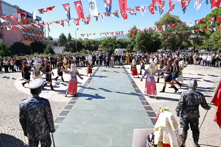 Efes Selçukun kurtuluşunun 104üncü yılı törenle kutlandı