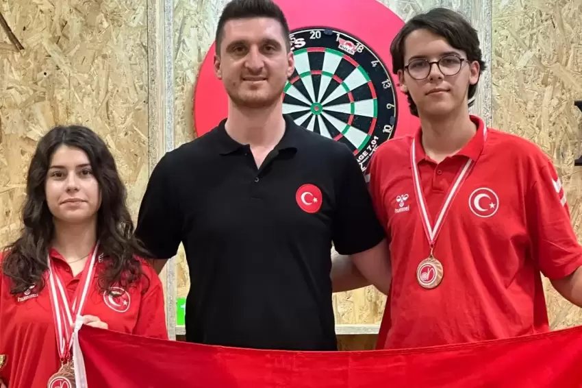 Bursa Yıldırımlı dartçılardan milli gurur
