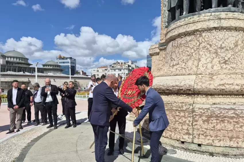 CHP İstanbul Taksimde buluştu... Gürsel Tekinden 9 Eylülde Anıtkabir daveti