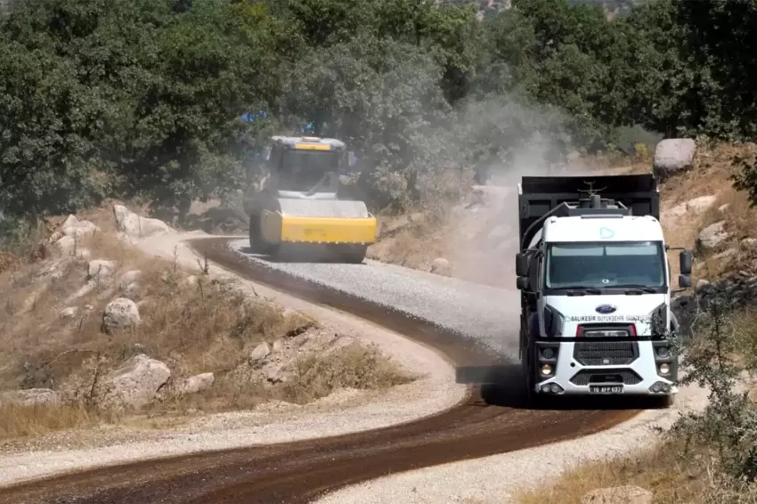 Balıkesirde Dursunbeyde ulaşım konforunu artırıyor