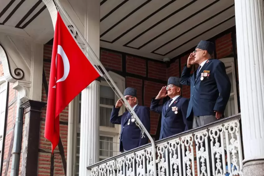 Bursanın kurtuluş coşkusu Tarihi Belediye Binasında