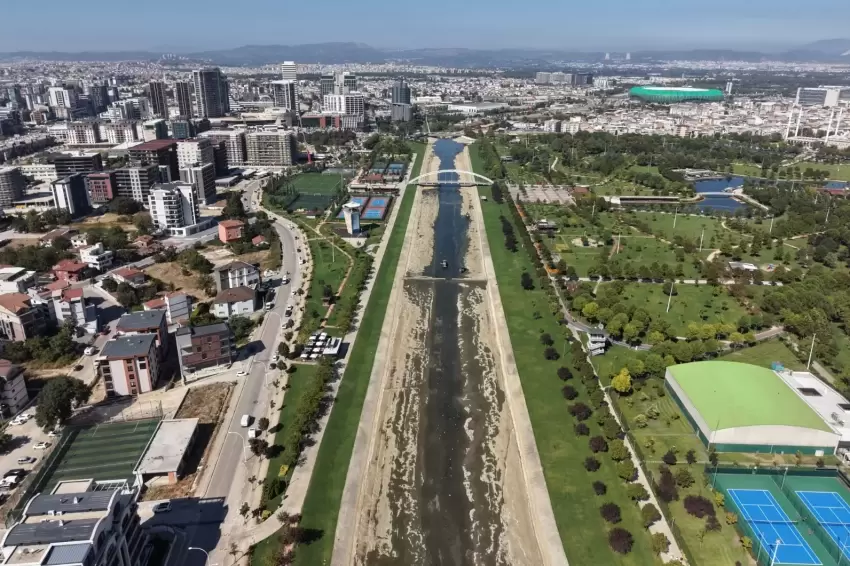 Büyükşehirden dere temizliği mesaisi