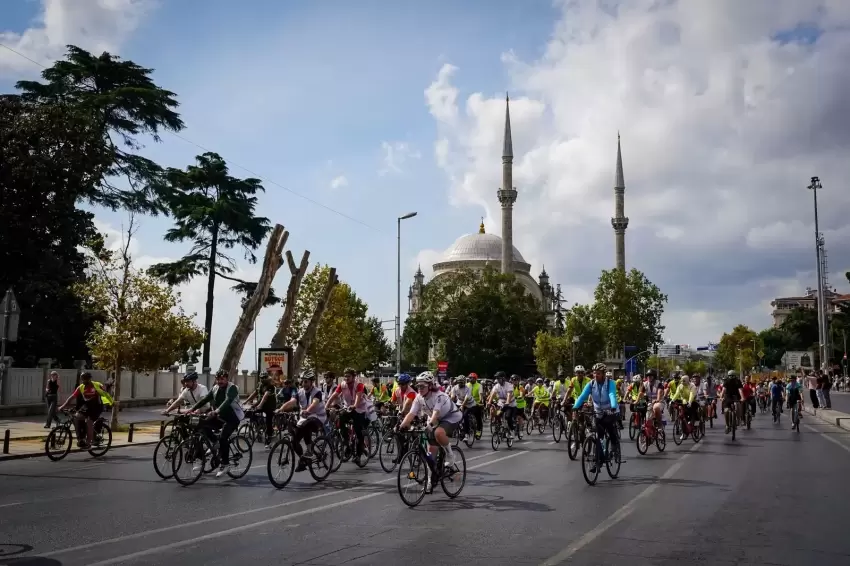 İstanbulda Yeşilay ve LÉtape Türkiyeden halk sürüşü