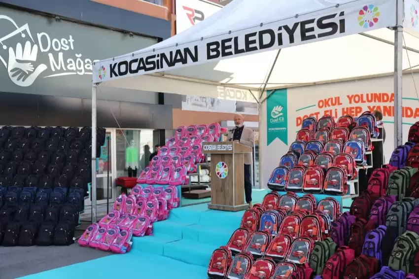 Kayseri Kocasinanın Dost Marketi kırtasiye desteği sundu