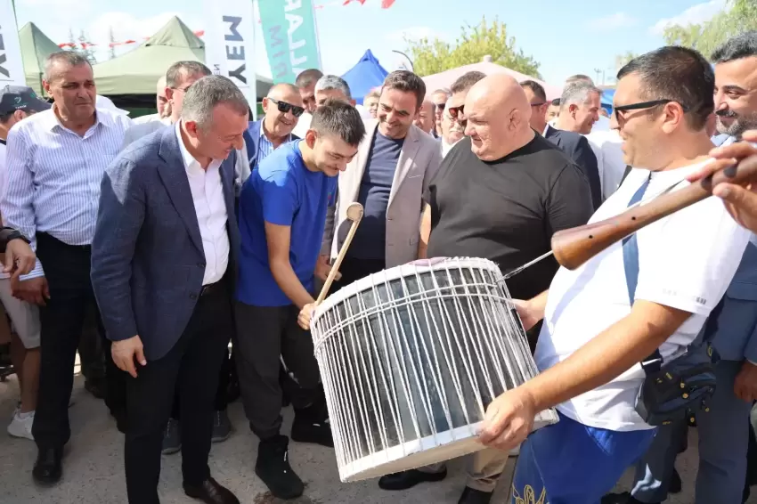 Kocaelide Başkan Büyükakın, Karadenizlilerin coşkusuna ortak oldu