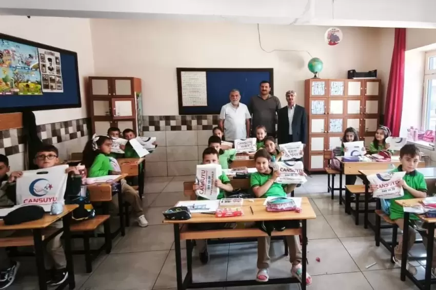 Cansuyu Derneğinden Konyada 2 bin 100 öğrenciye kırtasiye desteği