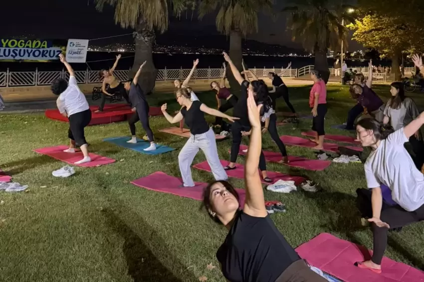 Nefes Al İzmit yoga programı Plaj Yolunda gerçekleştirildi