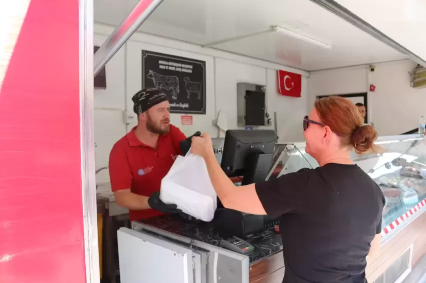 Antalyada Halk Et Mobil Tırı ilçelerde yoğun ilgi görüyor