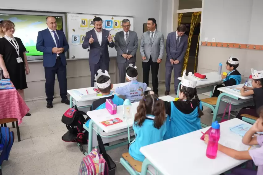 Bursa Yenişehirde öğrenci olduğu okulu Başkan olarak ziyaret etti