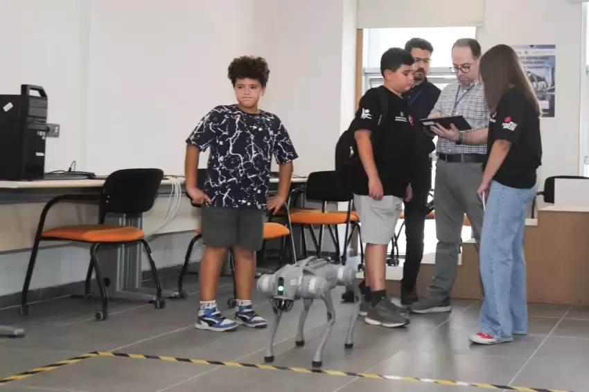 Ortaokul ve lise öğrencileri BTÜde robotlarla tanıştı