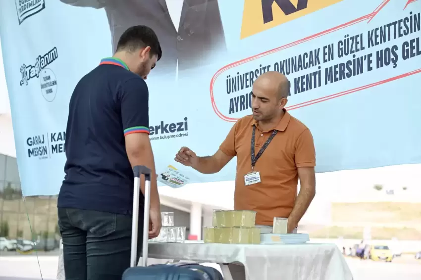 Mersin otogarında üniversitelilere karşılama