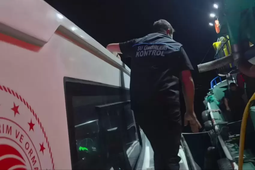 Bursada su ürünleri denetimi... 8 ton kaçak midyeye el konuldu