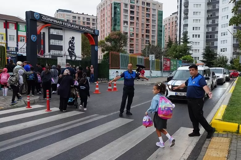 İstanbul Beylikdüzünde okul çevrelerinde güvenlik artırıldı
