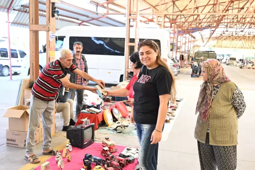 Manisada ikinci el eşya pazarı yeni yerinde