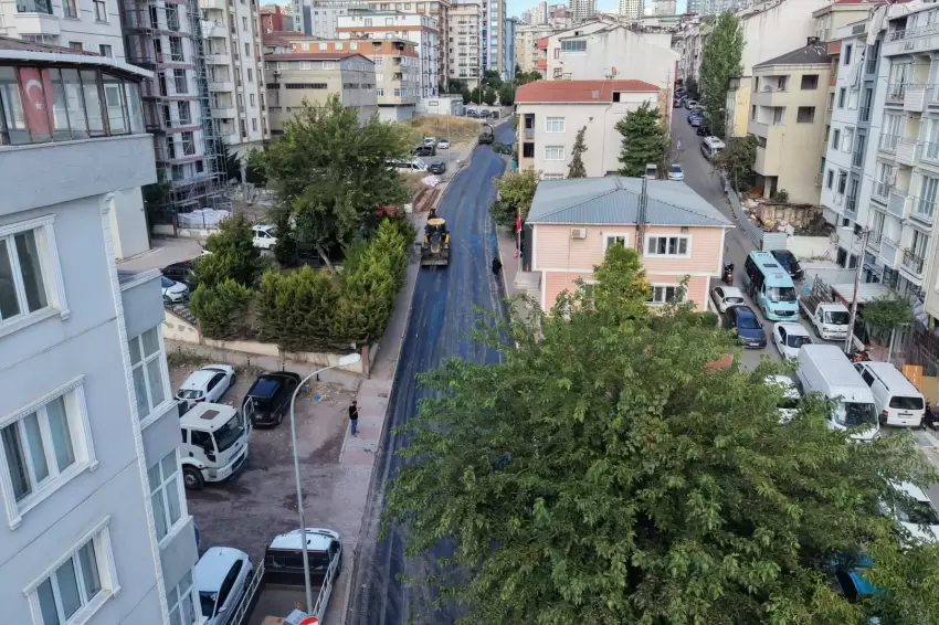 İstanbul Maltepede yol yenileme çalışmaları devam ediyor