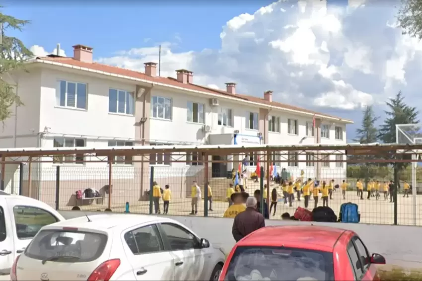 İzmirde Şehit Polis Gökhan Kirazlı Ortaokulunun adı değiştirildi mi