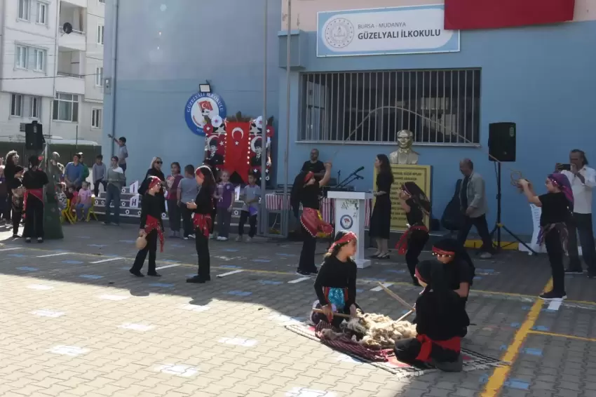 Mudanyada İlköğretim Haftasına renkli kutlama
