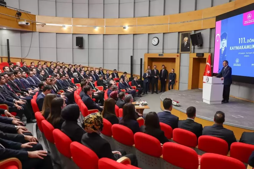 Cumhurbaşkanı Yardımcısı Cevdet Yılmaz, kaymakam adaylarıyla buluştu