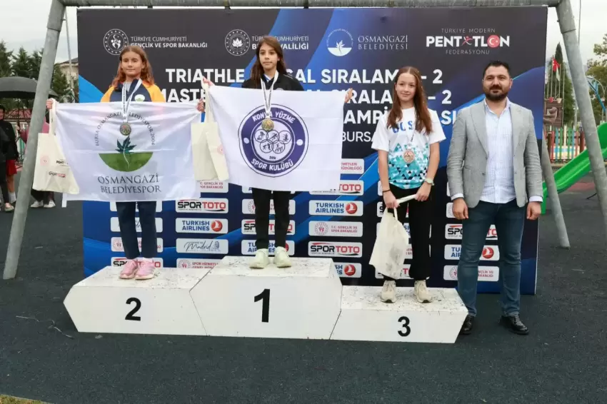 Bursa Osmangazili kardeşler aynı kürsüde ödül aldı