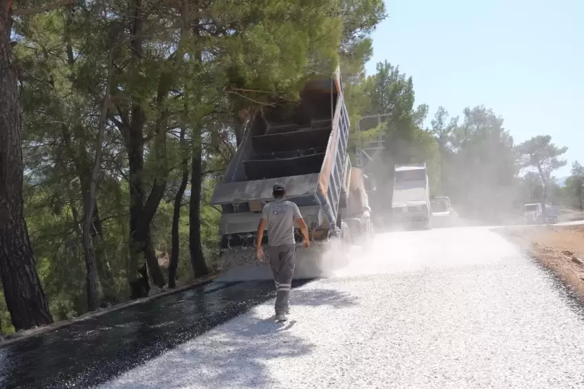 Antalya Kaşta 40 yıllık yol yenileniyor