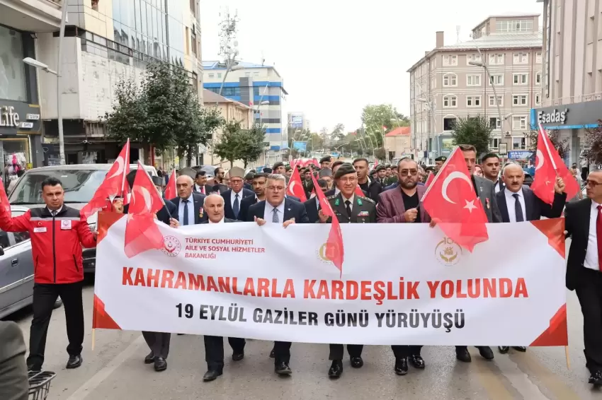 Erzurumda gaziler için anlamlı yürüyüş