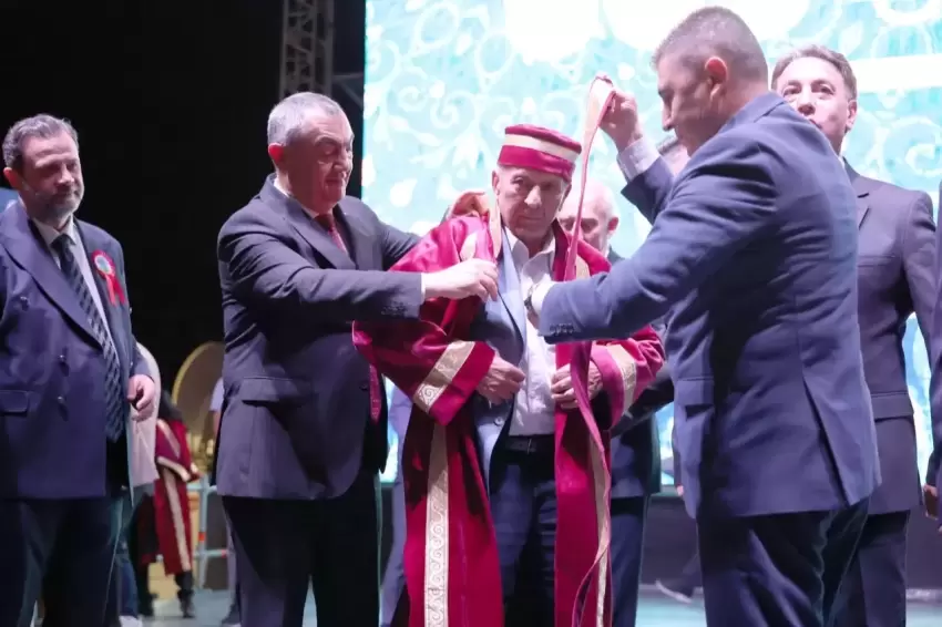KAYSOnun Yılın Ahisi Mustafa Suat Köylüoğlu kaftan giydi